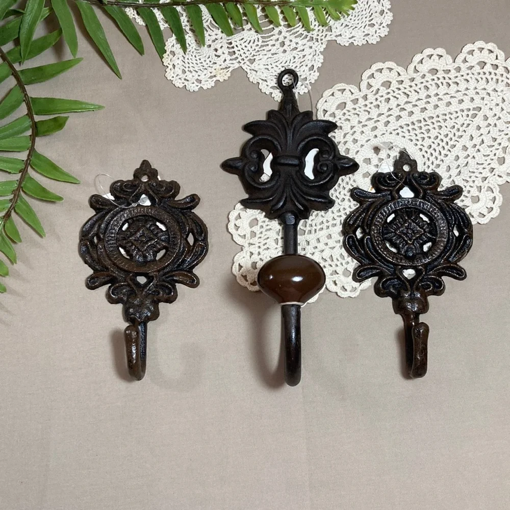NWT Cast Iron Wall Hooks Set Of 3